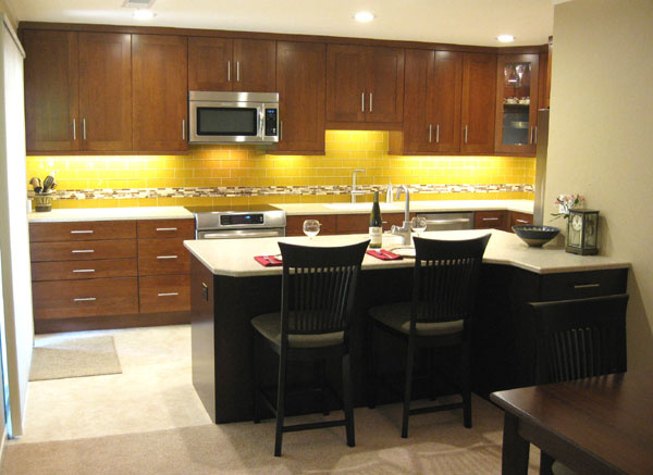 Two-tone kitchen Bellmont Pasadena Cherry